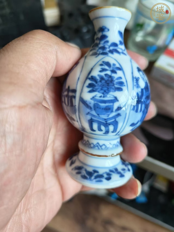 古玩陶瓷仕女花卉紋青花瓶真品鑒賞圖