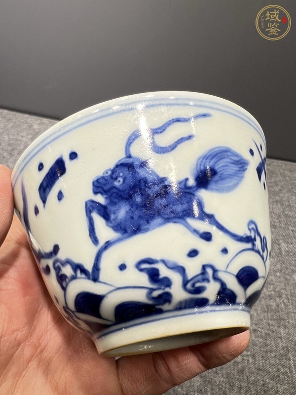 古玩陶瓷日本江戶青花海馬紋仰鐘杯真品鑒賞圖