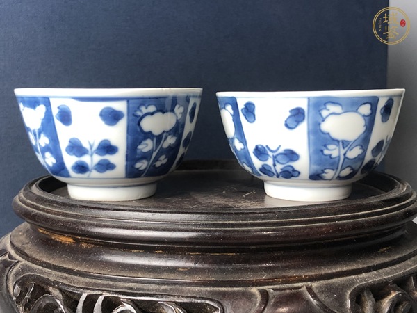 古玩陶瓷花卉紋青花杯真品鑒賞圖