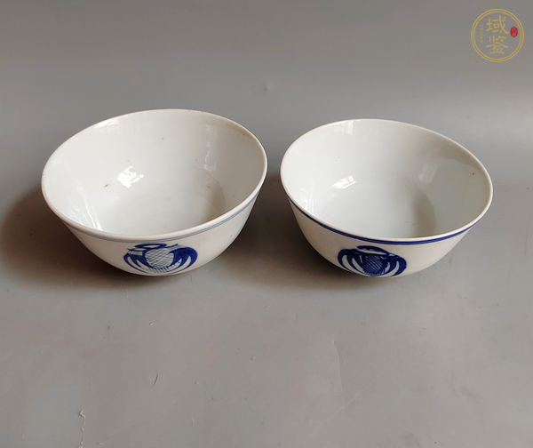 古玩陶瓷青花團(tuán)鶴紋茶碗真品鑒賞圖