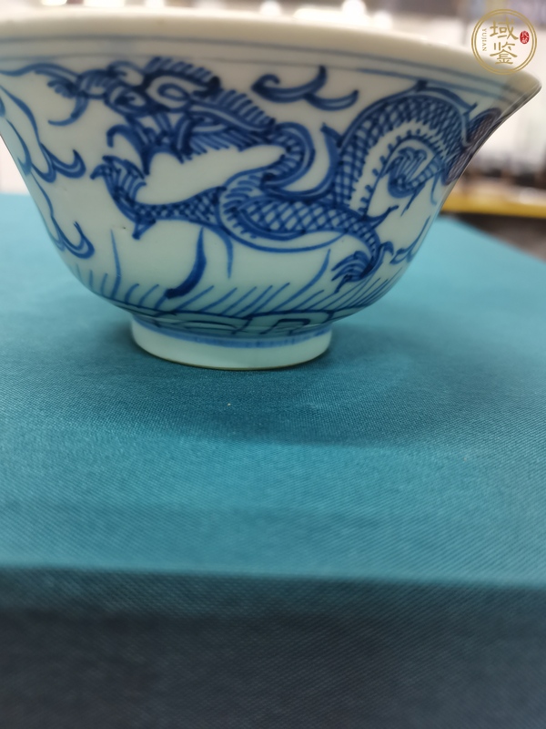 古玩陶瓷龍紋青花小碗真品鑒賞圖
