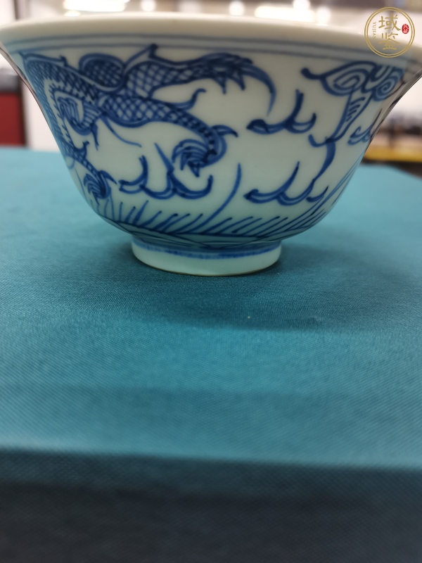 古玩陶瓷龍紋青花小碗真品鑒賞圖
