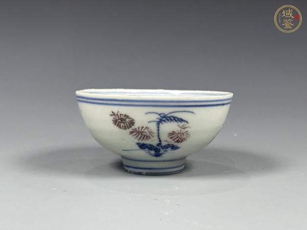 古玩陶瓷明末清初·青花釉里紅花卉紋茶圓真品鑒賞圖
