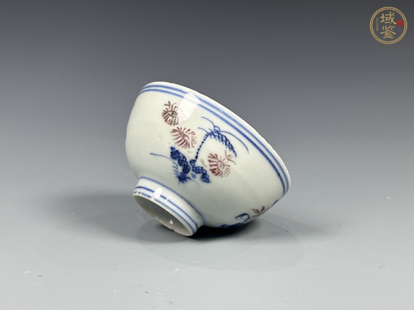 古玩陶瓷明末清初·青花釉里紅花卉紋茶圓真品鑒賞圖