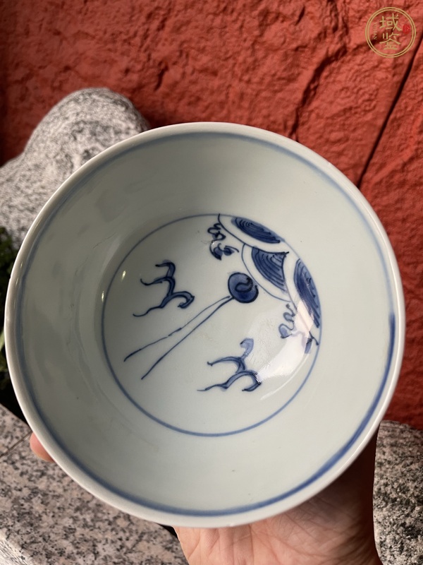 古玩陶瓷青花趕珠龍紋茶碗真品鑒賞圖