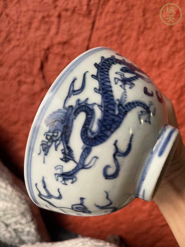 古玩陶瓷青花趕珠龍紋茶碗真品鑒賞圖