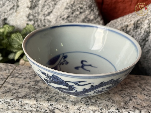 古玩陶瓷青花趕珠龍紋茶碗真品鑒賞圖