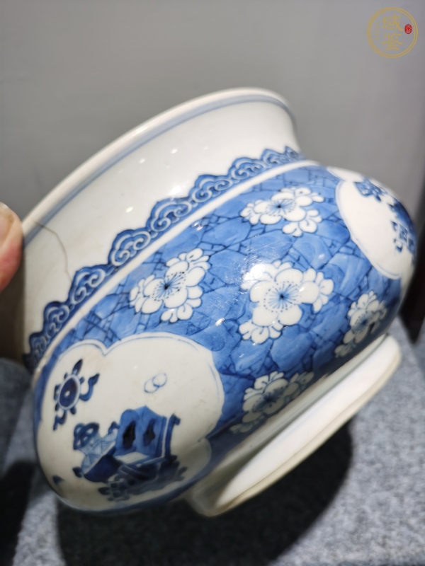 古玩陶瓷青花冰梅博古開窗花卉紋爐真品鑒賞圖