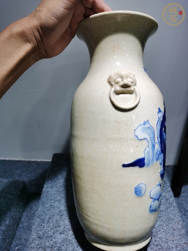 古玩陶瓷哥釉青花人物雙耳瓶真品鑒賞圖