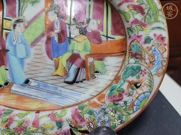古玩陶瓷人物花鳥蝶紋廣彩盤真品鑒賞圖