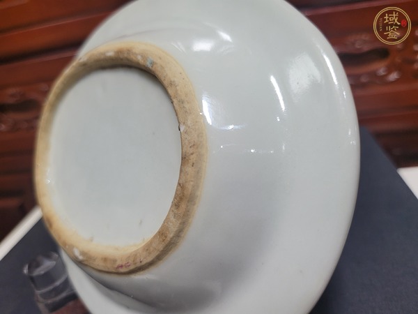 古玩陶瓷人物花鳥蝶紋廣彩盤真品鑒賞圖
