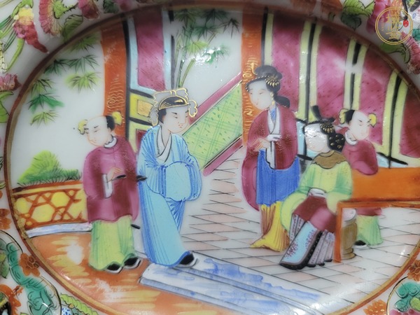 古玩陶瓷人物花鳥蝶紋廣彩盤真品鑒賞圖