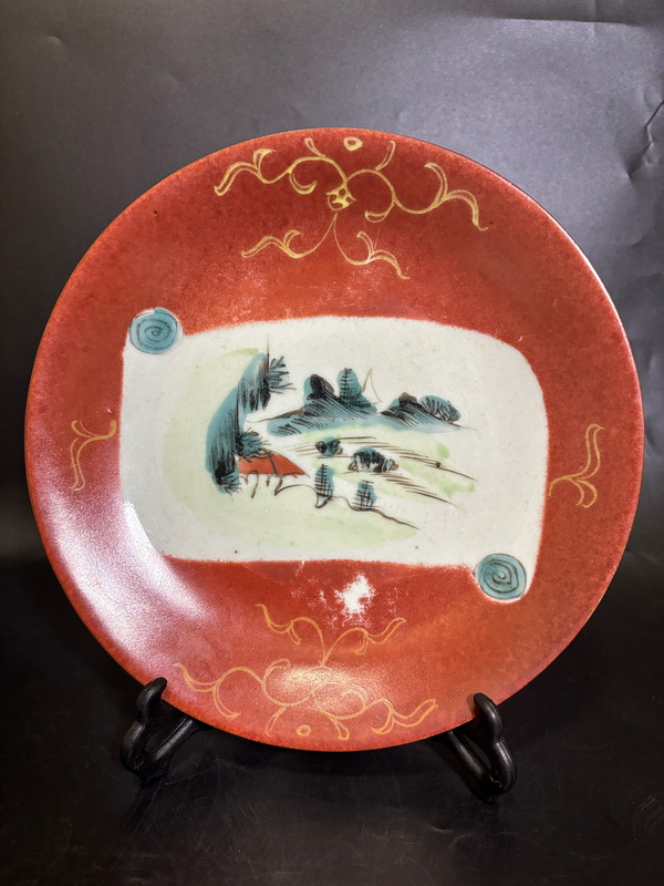 古玩陶瓷清中期 珊湖紅描金書卷開光粉彩山水人物什錦盤拍賣,當(dāng)前價(jià)格2200元