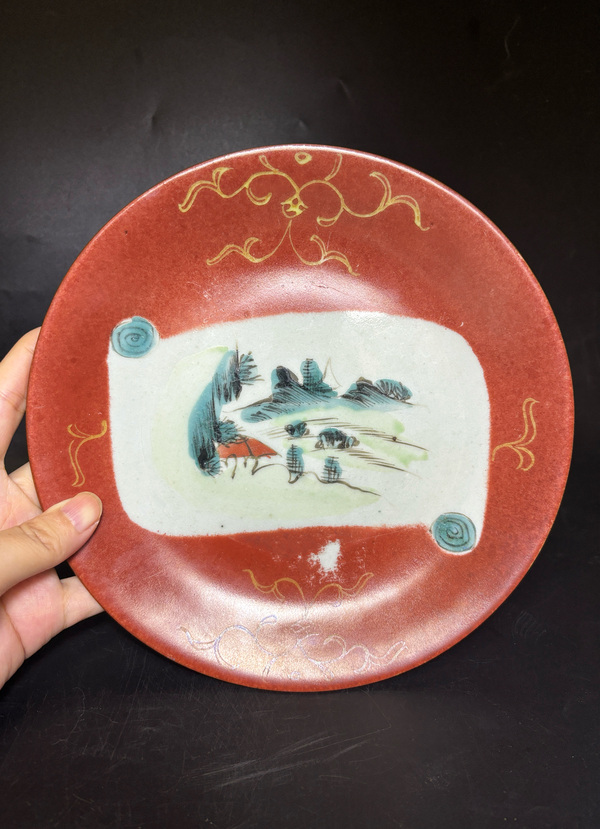 古玩陶瓷清中期 珊湖紅描金書卷開光粉彩山水人物什錦盤拍賣,當(dāng)前價(jià)格2200元