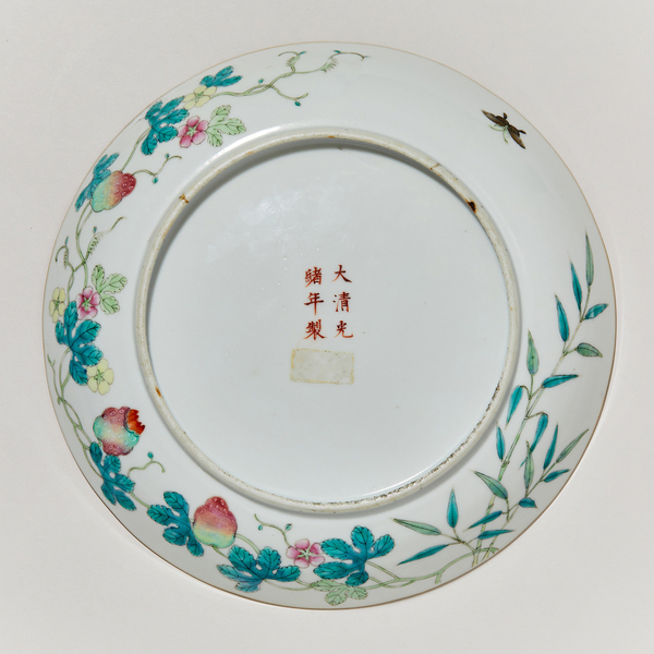 古玩陶瓷（光緒官窯）竹蝶癩瓜紋粉彩盤拍賣，當(dāng)前價(jià)格13000元