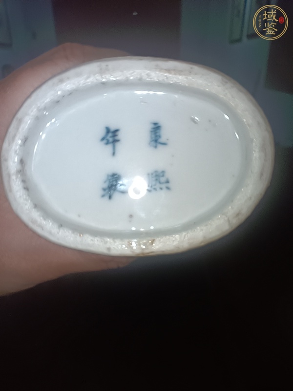 古玩陶瓷晚清時期陶淵明愛菊青花抱月瓶真品鑒賞圖