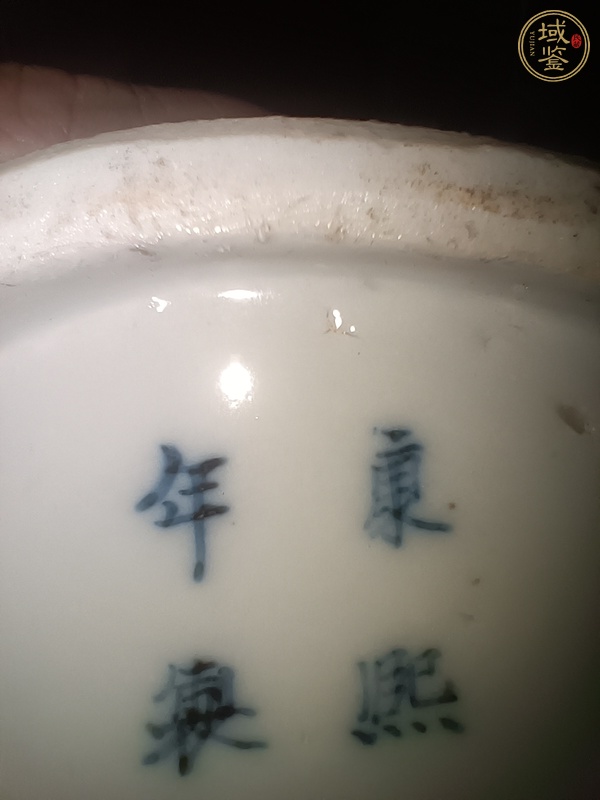 古玩陶瓷晚清時期陶淵明愛菊青花抱月瓶真品鑒賞圖