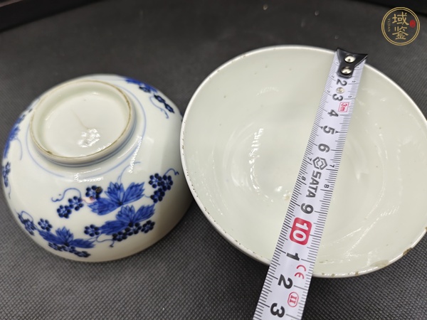 古玩陶瓷青花葡萄紋茶碗真品鑒賞圖