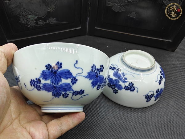 古玩陶瓷青花葡萄紋茶碗真品鑒賞圖