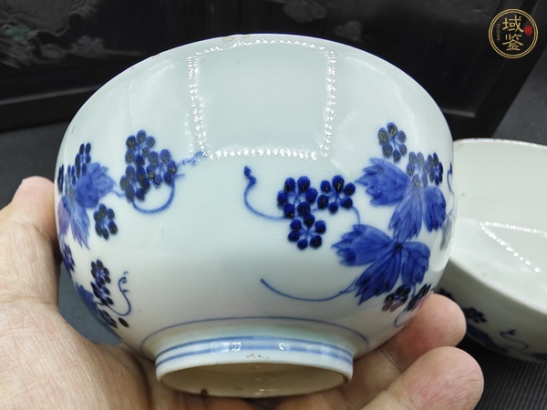 古玩陶瓷青花葡萄紋茶碗真品鑒賞圖