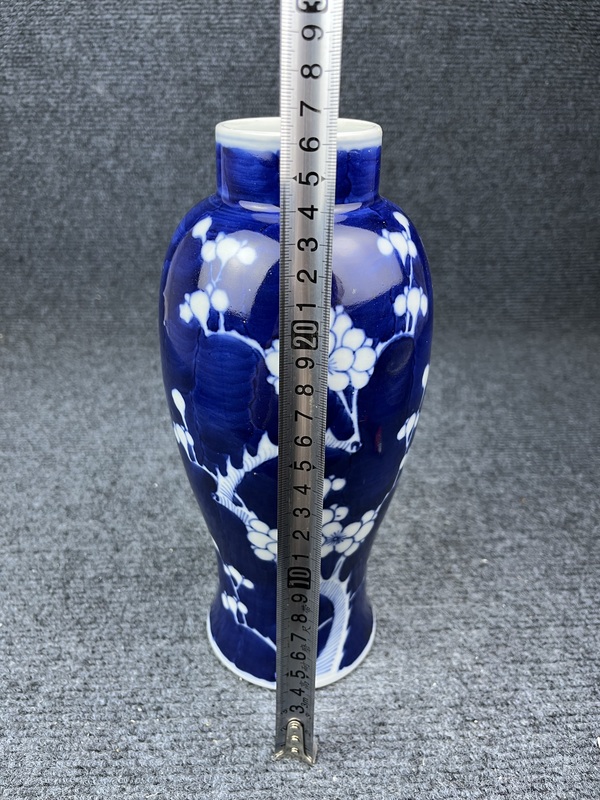 古玩陶瓷冰梅雞腿瓶拍賣,當前價格800元