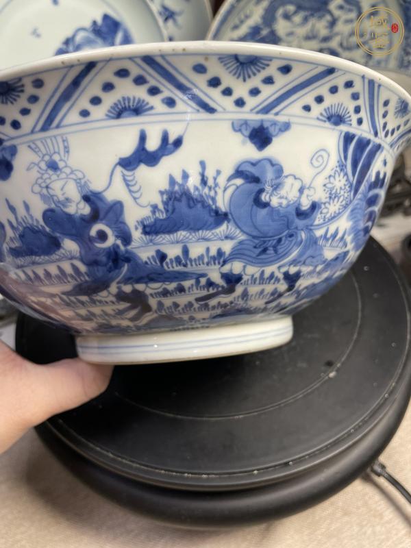 古玩陶瓷青花八蠻進(jìn)寶圖墩式碗真品鑒賞圖