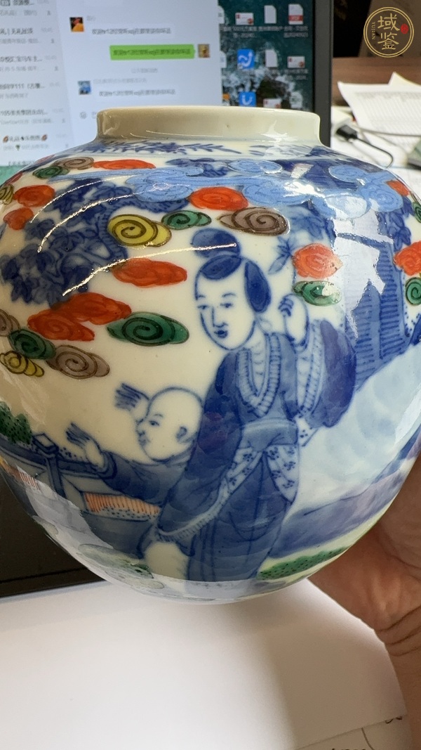 古玩陶瓷青花五彩人物罐真品鑒賞圖