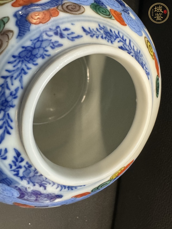 古玩陶瓷青花五彩人物罐真品鑒賞圖