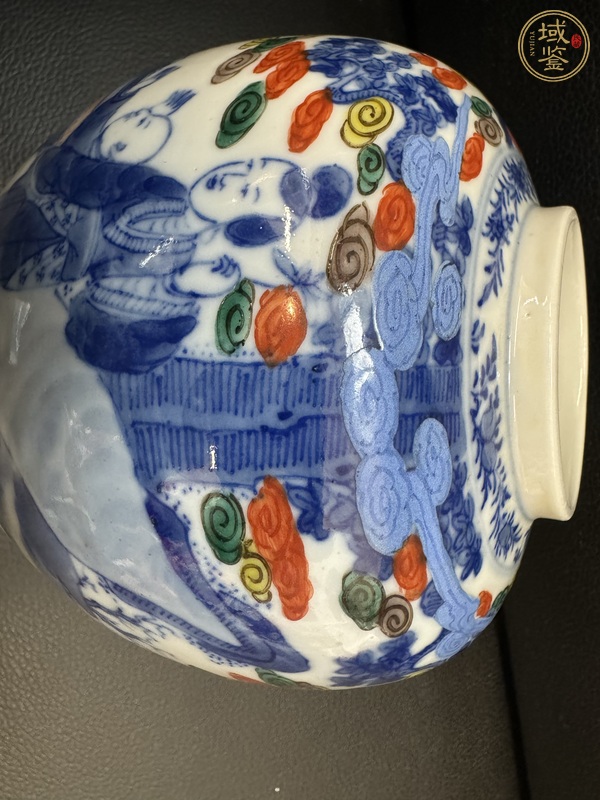 古玩陶瓷青花五彩人物罐真品鑒賞圖