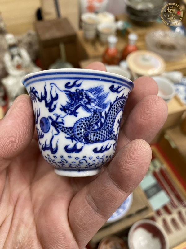 古玩陶瓷青花趕珠龍紋杯碟真品鑒賞圖