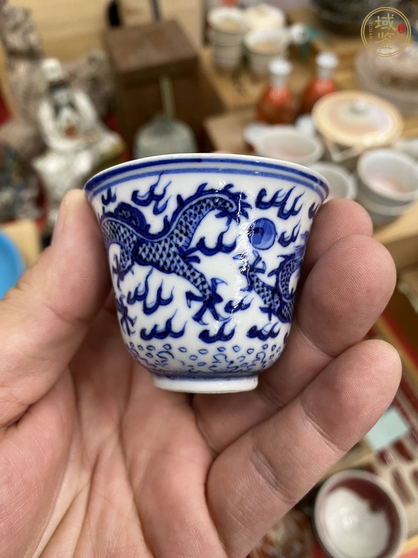 古玩陶瓷青花趕珠龍紋杯碟真品鑒賞圖