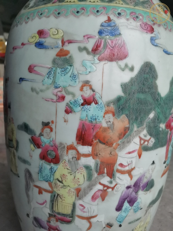 古玩陶瓷粉彩人物故事紋撇口瓶真品鑒賞圖