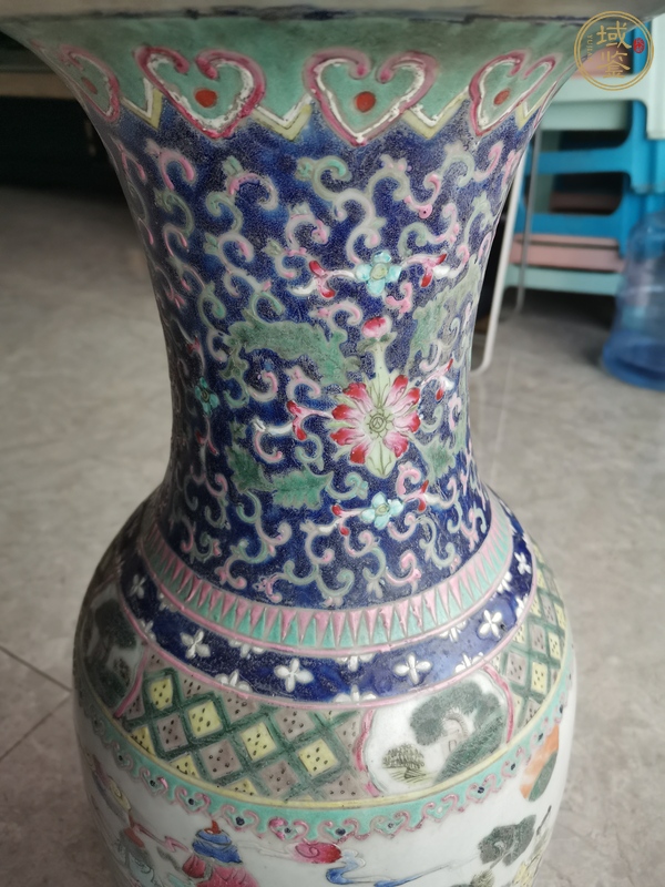 古玩陶瓷粉彩人物故事紋撇口瓶真品鑒賞圖