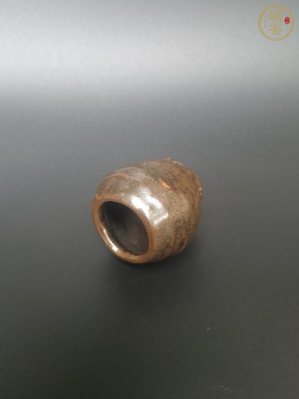 古玩陶瓷褐釉雞心罐真品鑒賞圖