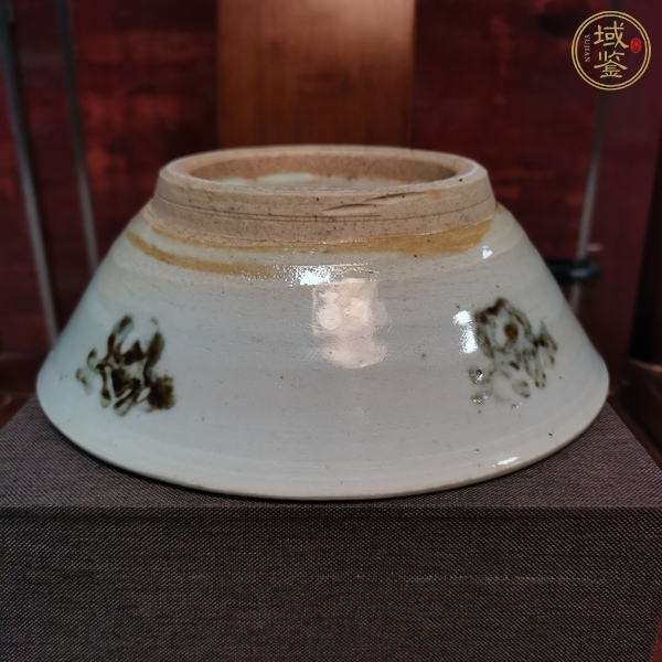 古玩陶瓷龍泉青花花卉紋碗真品鑒賞圖