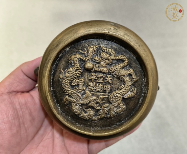 古玩銅器雙龍抱款獅耳爐真品鑒賞圖