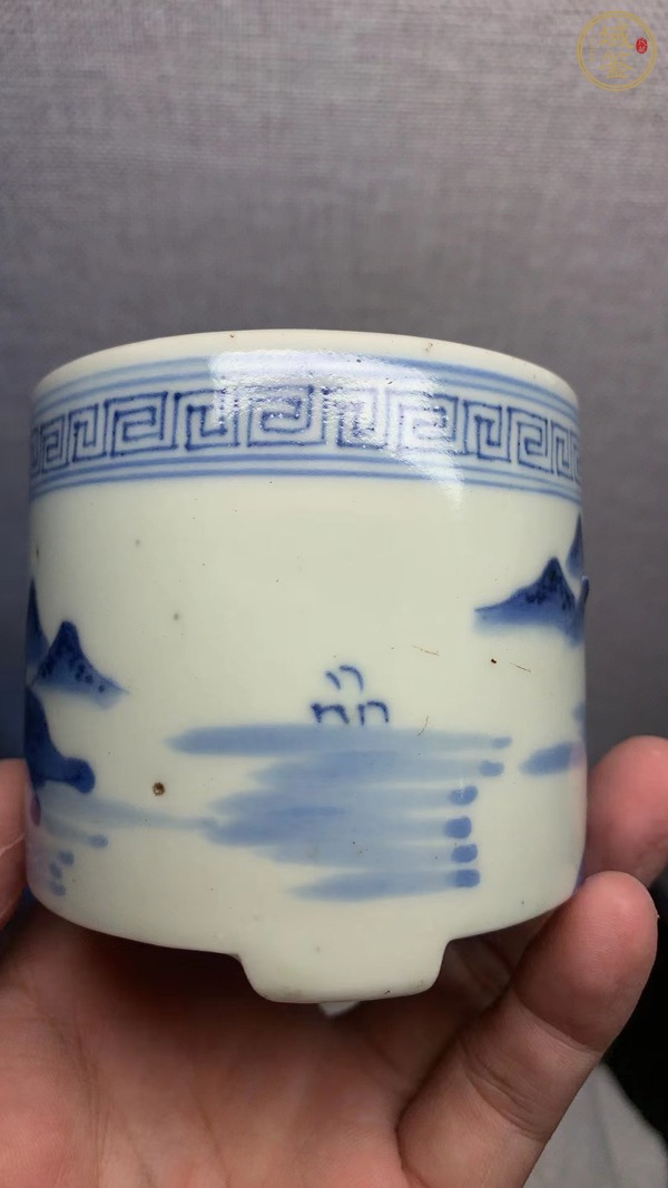 古玩陶瓷山水紋青花香爐真品鑒賞圖