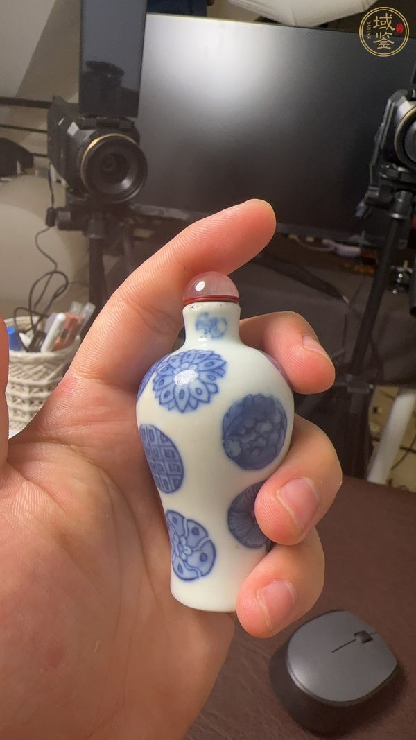 古玩陶瓷青花皮球花紋鼻煙壺真品鑒賞圖