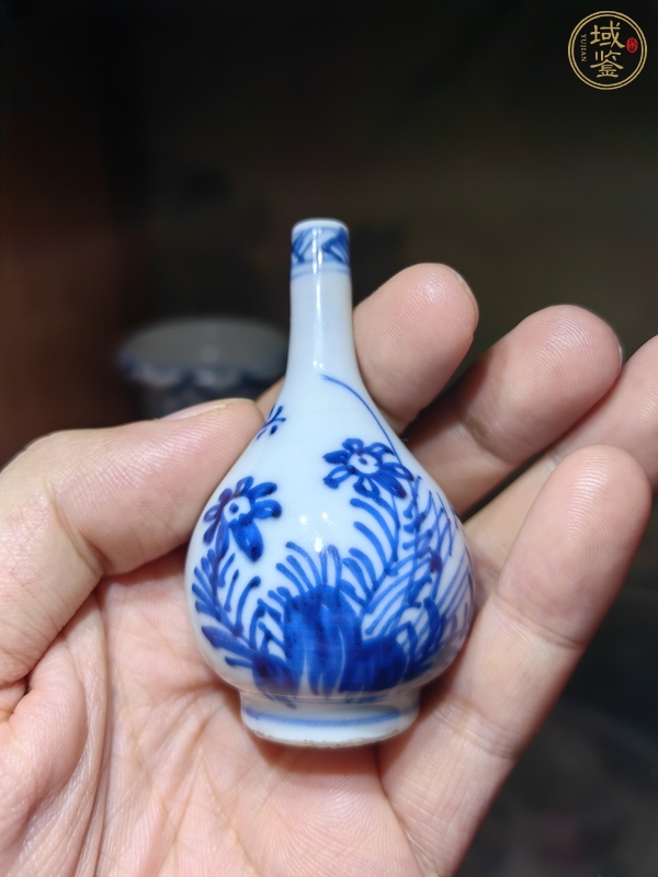 古玩陶瓷花卉紋青花錐把瓶真品鑒賞圖