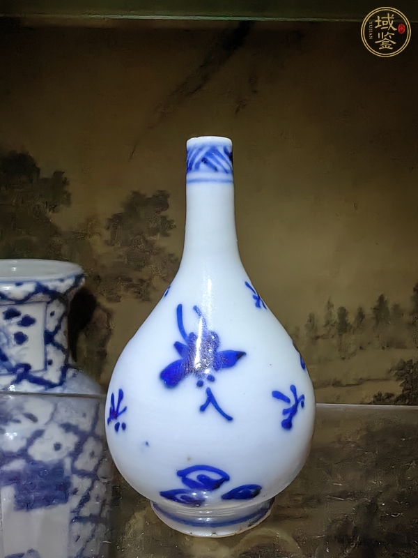 古玩陶瓷花卉紋青花錐把瓶真品鑒賞圖