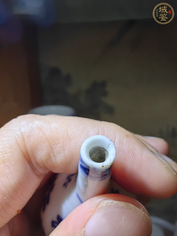 古玩陶瓷花卉紋青花錐把瓶真品鑒賞圖