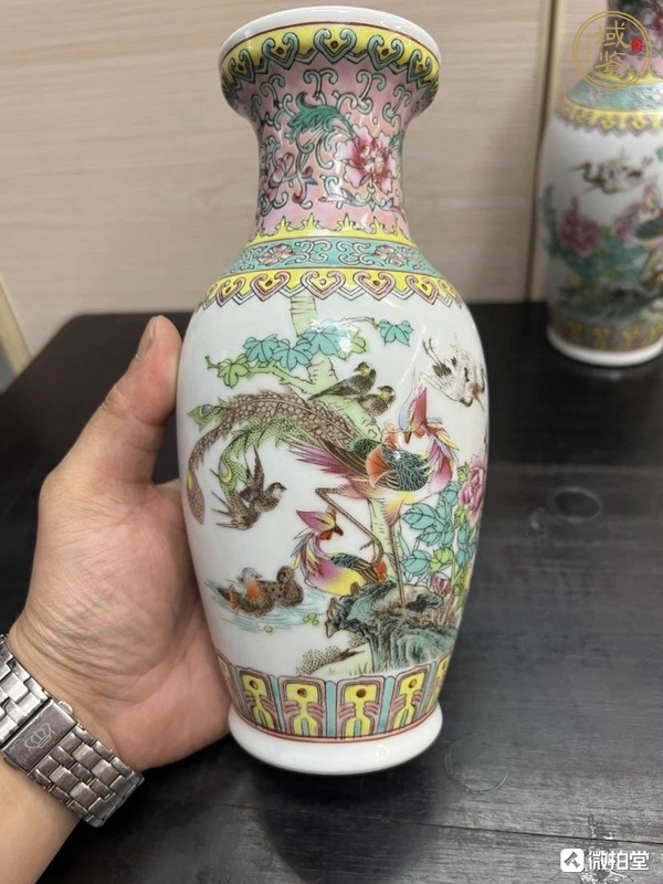 古玩陶瓷粉彩花鳥紋花蘭瓶一對真品鑒賞圖