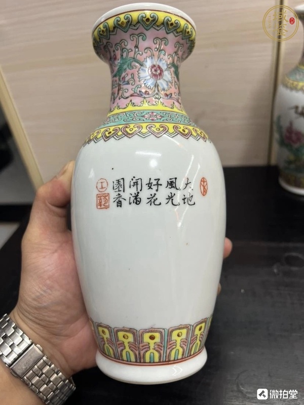 古玩陶瓷粉彩花鳥紋花蘭瓶一對真品鑒賞圖