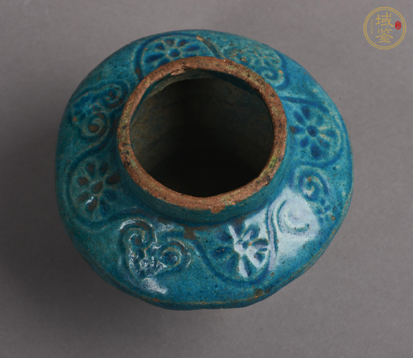 古玩陶瓷孔雀藍(lán)釉印花小罐真品鑒賞圖
