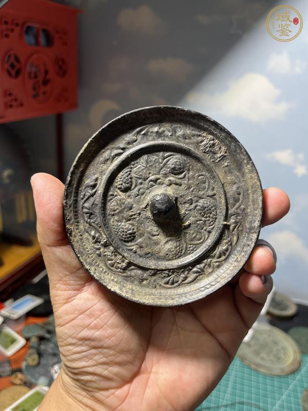 古玩銅器唐代纏枝花卉葡萄銅鏡真品鑒賞圖