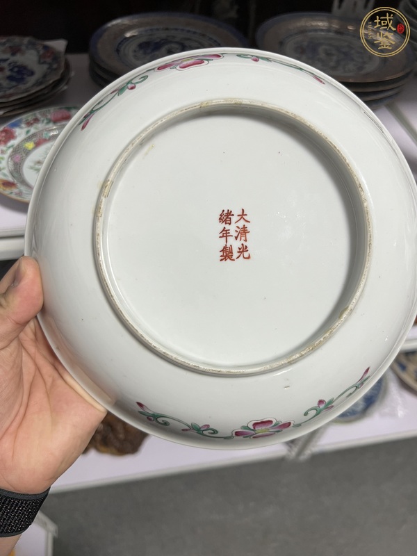 古玩陶瓷皮球花粉彩盤真品鑒賞圖