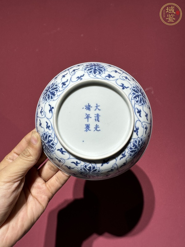 古玩陶瓷青花西番蓮盤真品鑒賞圖