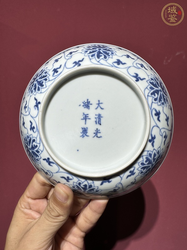 古玩陶瓷青花西番蓮盤真品鑒賞圖