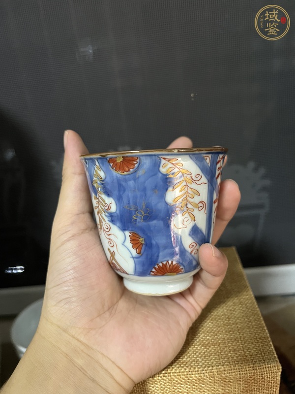 古玩陶瓷青花礬紅花卉紋仰鐘杯真品鑒賞圖