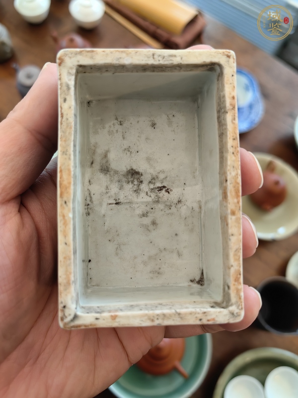古玩陶瓷青花花卉紋四方印盒真品鑒賞圖